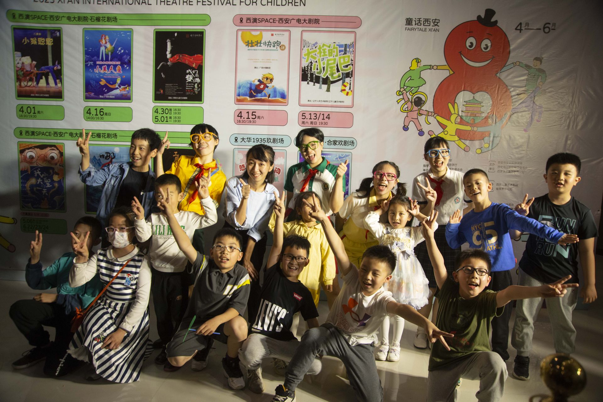 2023劇團於西安國際兒童戲劇展演與觀眾合照